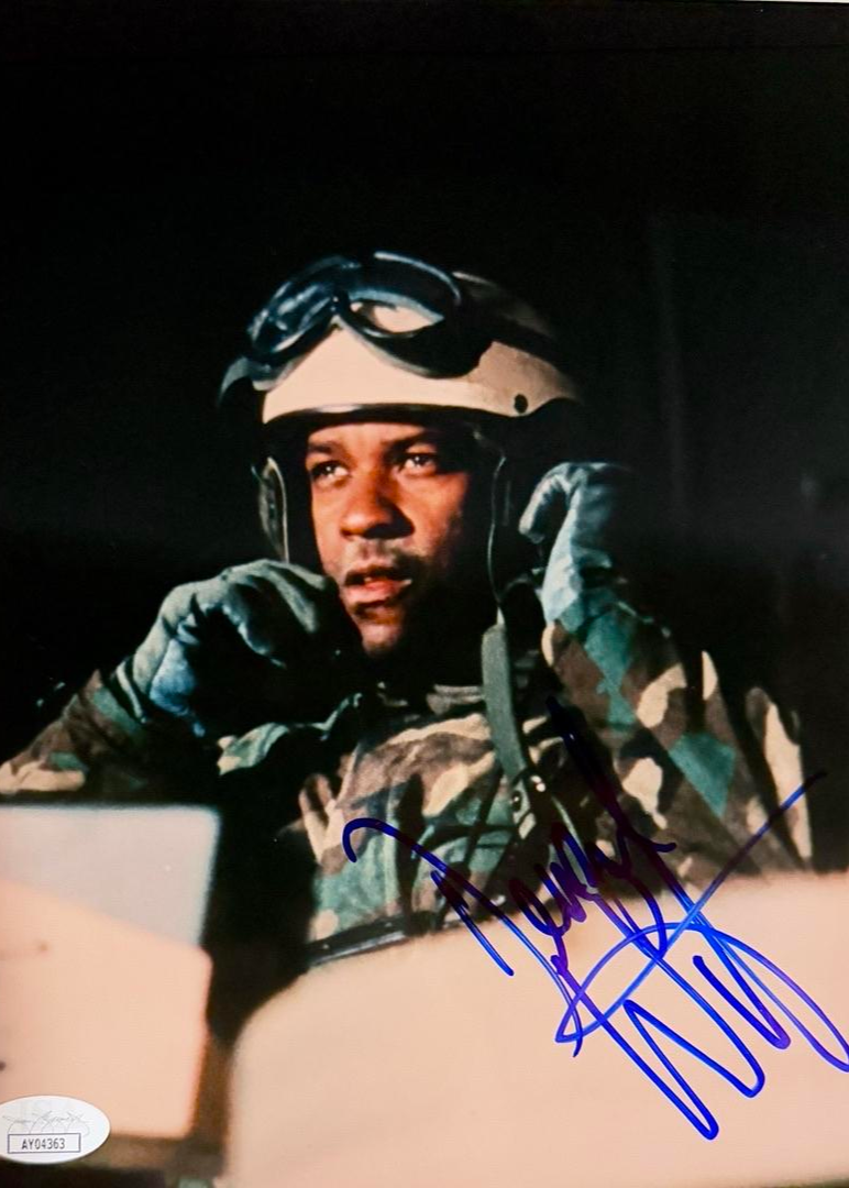 Denzel Washington Signed 8x10 Photo (Courage Under Fire) - JSA COA #02